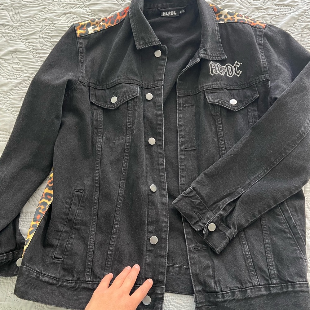 ACDC Jacket Women’s L Leopard Animal Print Denim Album Tour Rock Highway Band.